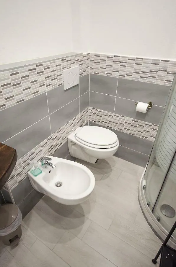 Apartment Bibiena Lodge, Appartamento Moderno In Centro Bologna Italy
